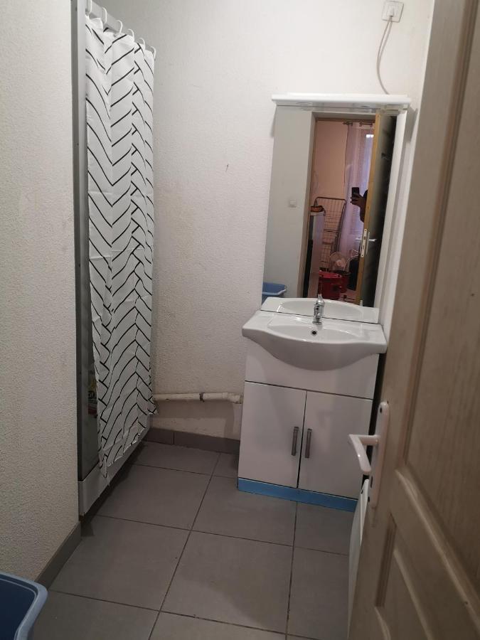 F1 1Er Etage 3 Personnes Apartment Aubenas Exterior photo